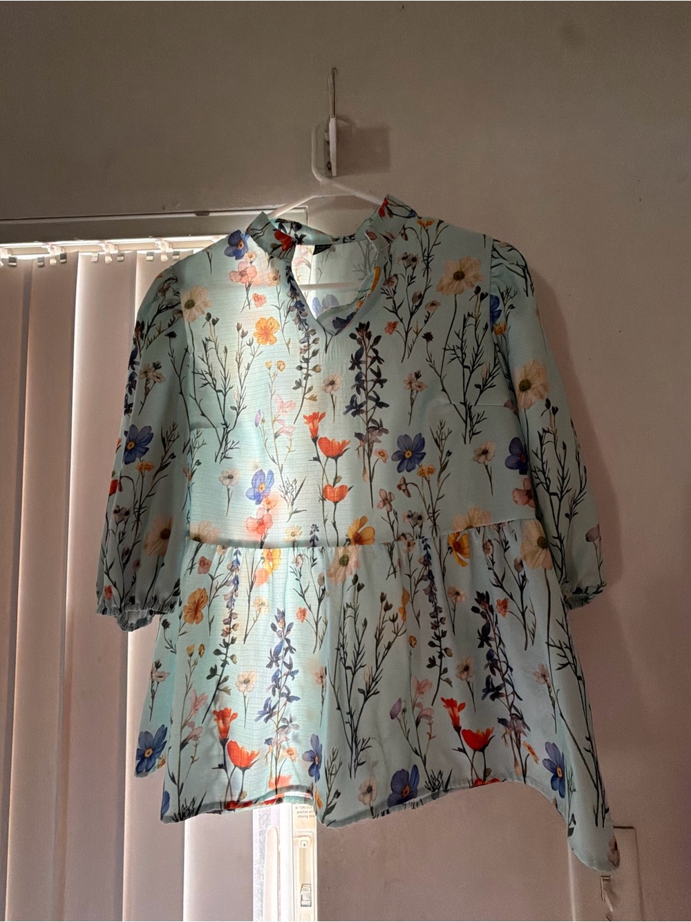 SHEIN Light Blue Floral V-Neck Peplum Tunic